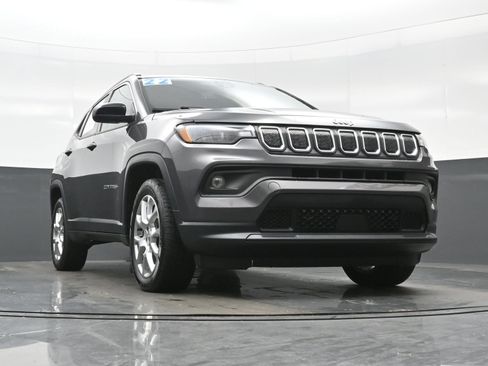 Used 2022 Jeep Compass Latitude AWD/4WD image 33