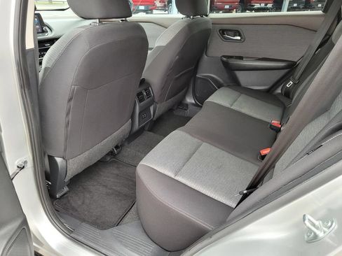 Used 2023 Nissan Rogue SV FWD image 3