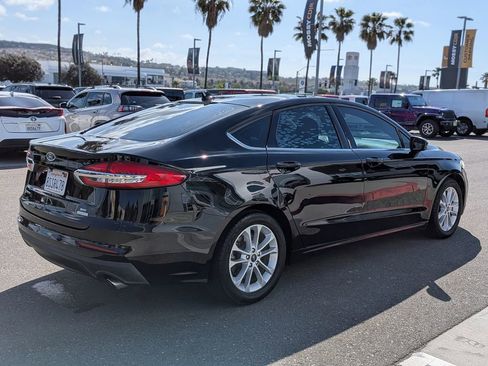 Used 2020 Ford Fusion SE image 7