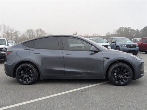 Used 2023 Tesla Model Y Long Range image 2