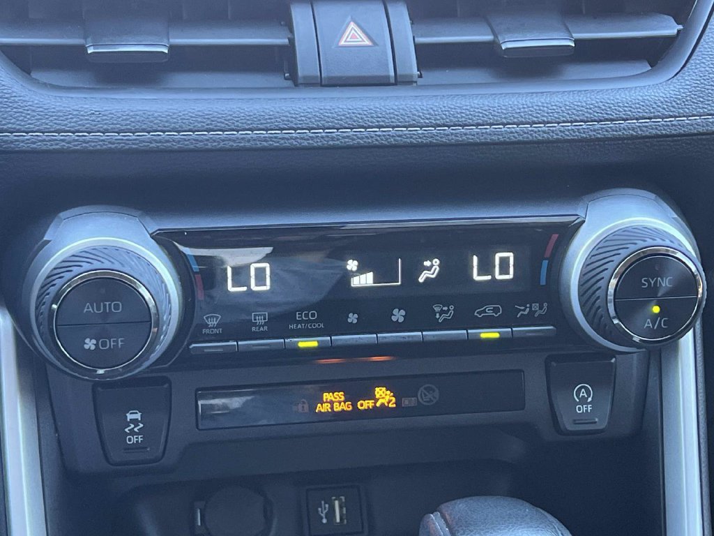 Used 2025 Toyota RAV4 XLE AWD/4WD image 37