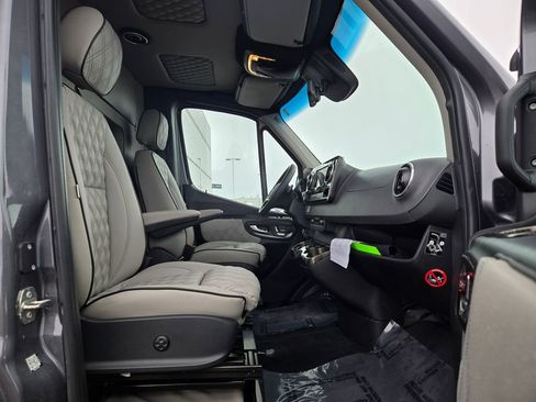 Used 2023 Mercedes-Benz Sprinter 3500 w/ Parking Package image 43