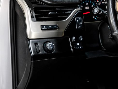 Used 2020 GMC Yukon XL Denali RWD image 29