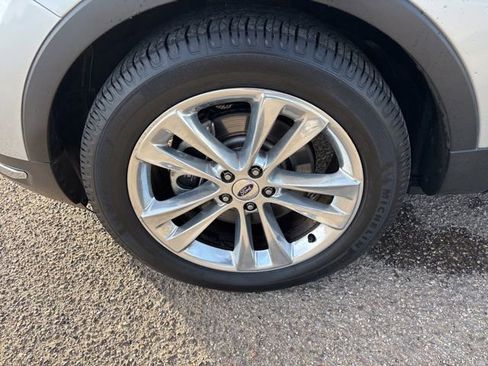 Used 2018 Ford Explorer Limited image 23