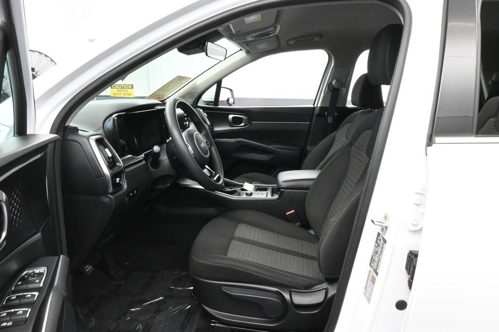 Used 2023 Kia Sorento LX FWD image 10