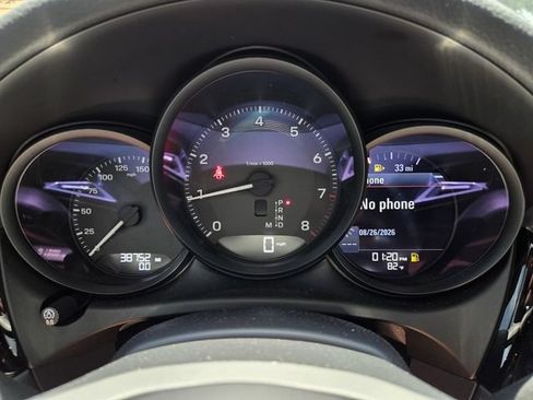Used 2024 Porsche Macan AWD/4WD image 31
