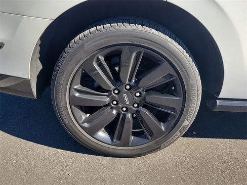 Used 2023 Lincoln Navigator Reserve image 5