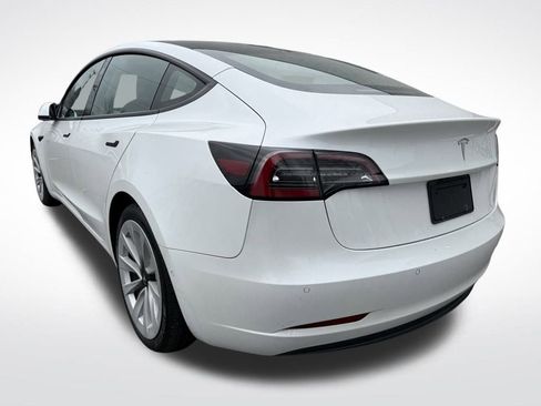 Used 2021 Tesla Model 3 Standard Range Plus image 4