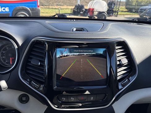 Certified 2021 Jeep Cherokee Limited w/ Elite Package image 30