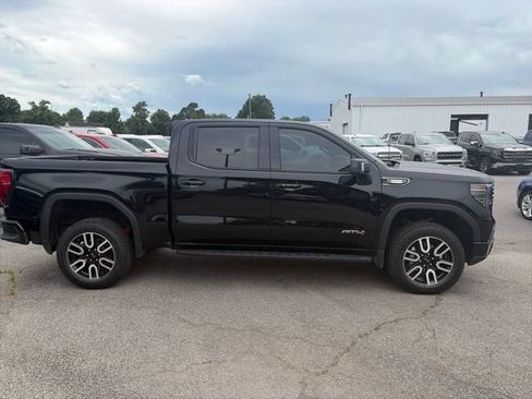Used 2023 GMC Sierra 1500 AT4 w/ Technology Package AWD/4WD image 7