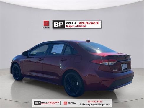 Used 2022 Toyota Corolla LE image 3