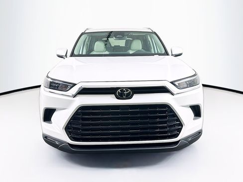 Used 2025 Toyota Grand Highlander FWD image 2