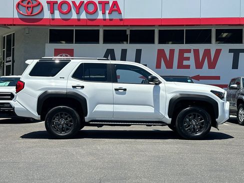 Used 2025 Toyota 4Runner SR5 AWD/4WD image 6