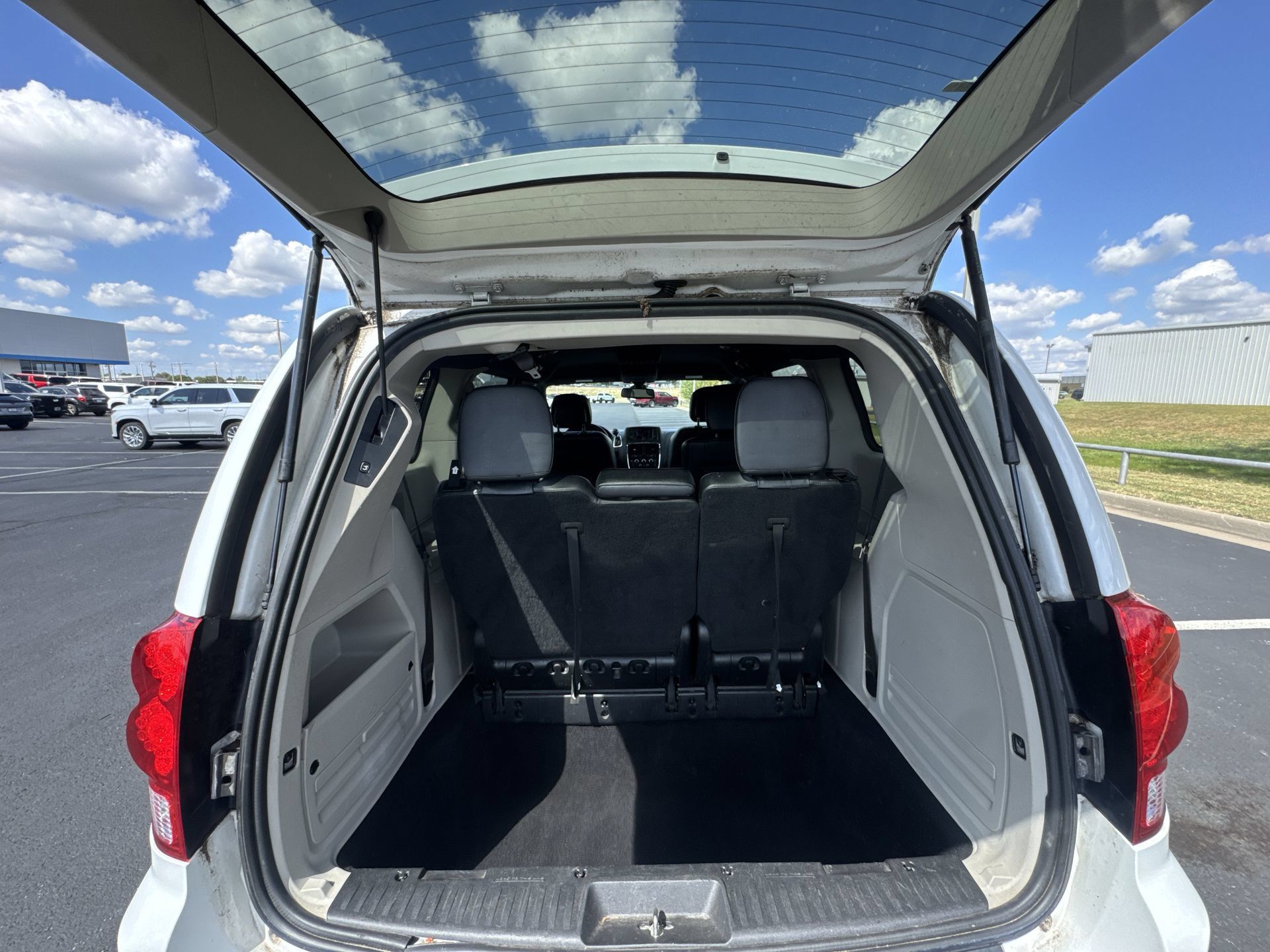 Used 2019 Dodge Grand Caravan SXT FWD image 24