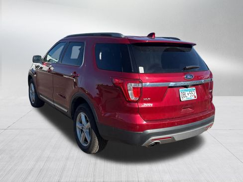 Used 2016 Ford Explorer XLT w/ Equipment Group 202A AWD/4WD image 4