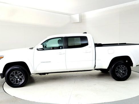 Certified 2023 Toyota Tacoma SR5 AWD/4WD image 3