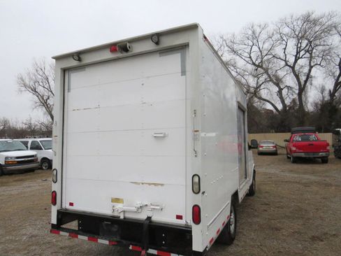 Used 2019 Chevrolet Express 3500 w/ Driver Convenience Package RWD image 5