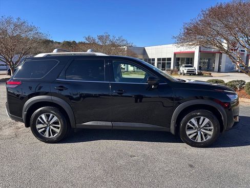 Used 2023 Nissan Pathfinder SL w/ Black Appearance Package image 2