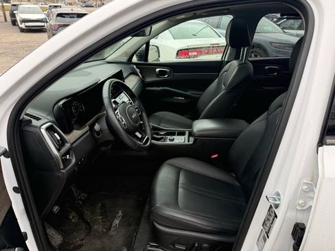 Certified 2023 Kia Sorento S w/ Panoramic Sunroof Package image 7