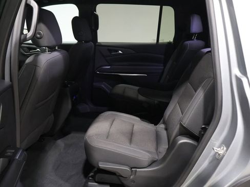 Used 2024 Chevrolet Traverse LT image 18