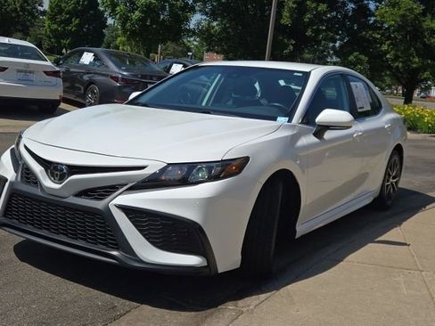 Used 2023 Toyota Camry SE FWD image 7