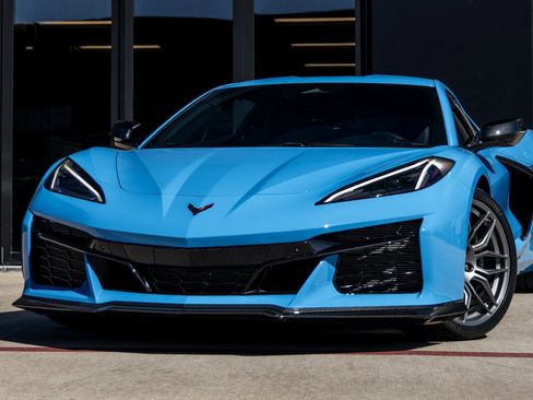 Used 2024 Chevrolet Corvette Z06 image 3