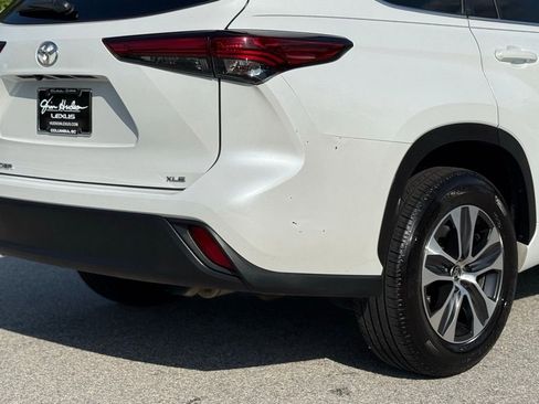 Used 2023 Toyota Highlander XLE FWD image 14