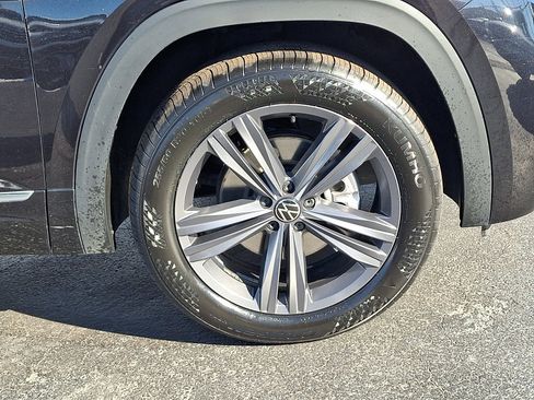 Certified 2022 Volkswagen Atlas SEL R-Line image 8