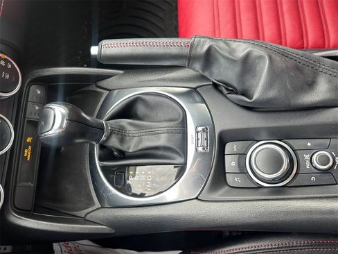 Certified 2018 FIAT 124 Spider Abarth w/ Convenience Group image 30