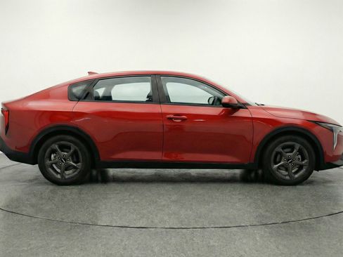 Used 2025 Kia K4 LXS image 11