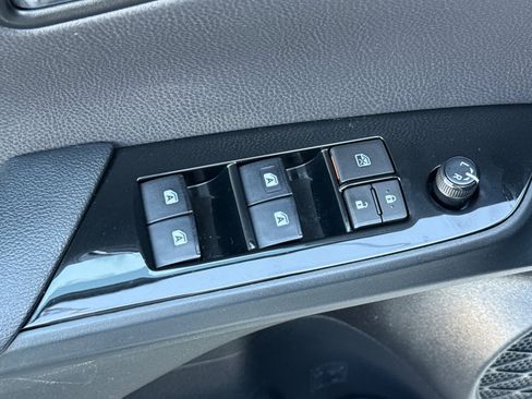 Used 2017 Toyota Prius Prime Advanced image 18