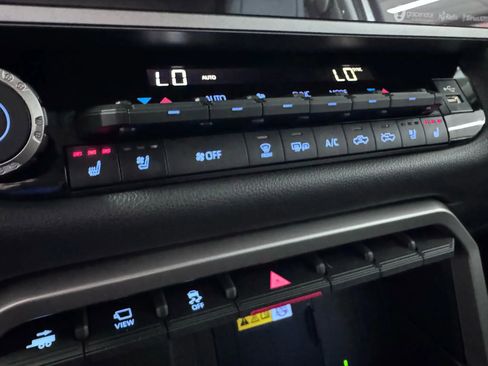 Used 2024 Toyota Tundra Limited image 28