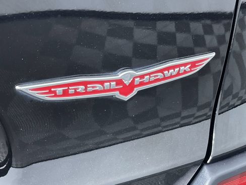 Used 2019 Jeep Cherokee Trailhawk w/ Cold Weather Group AWD/4WD image 23