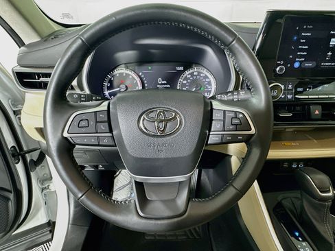 Used 2023 Toyota Highlander XLE FWD image 15