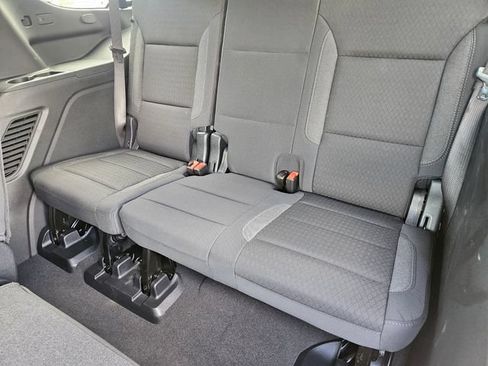 Used 2025 Chevrolet Tahoe LS RWD image 32