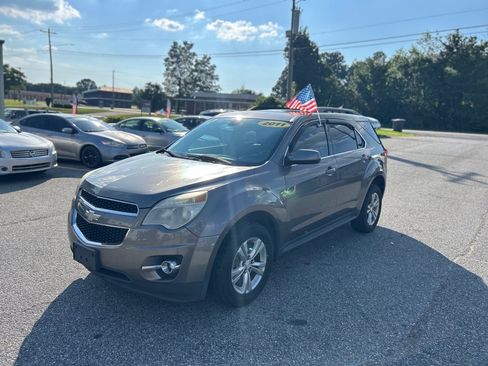 Used 2011 Chevrolet Equinox LT FWD image 2
