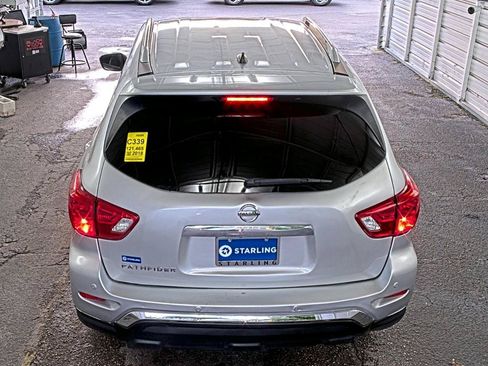 Used 2018 Nissan Pathfinder SV AWD/4WD image 4