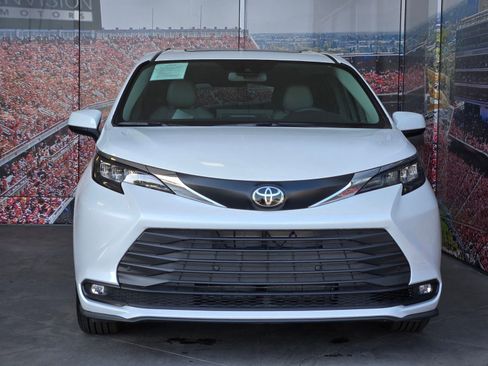 Certified 2026 Toyota Sienna XLE FWD image 3