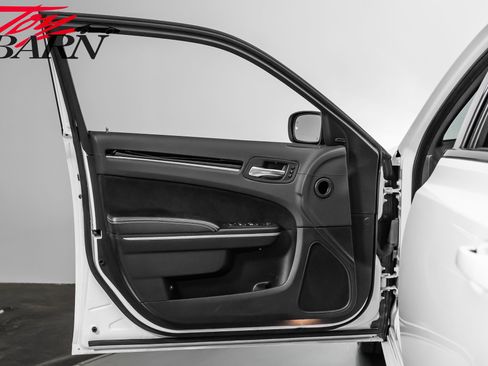 Used 2023 Chrysler 300 C RWD image 19