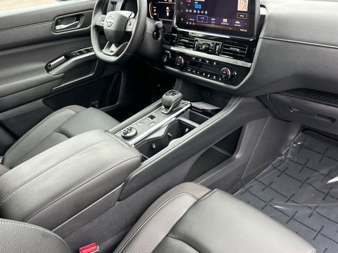 New 2026 Nissan Pathfinder SL image 16