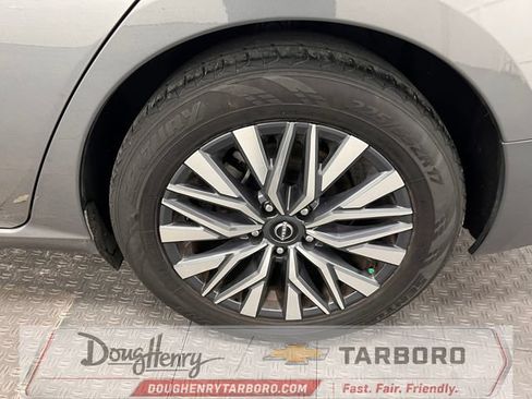 Used 2025 Nissan Altima 2.5 SV FWD image 23
