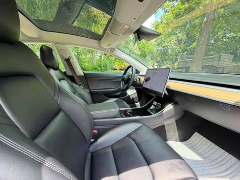 Used 2018 Tesla Model 3 Long Range RWD image 9