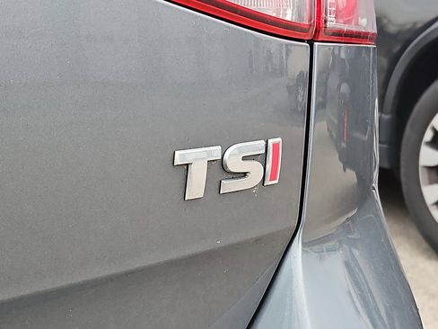 Used 2016 Volkswagen Golf S image 9