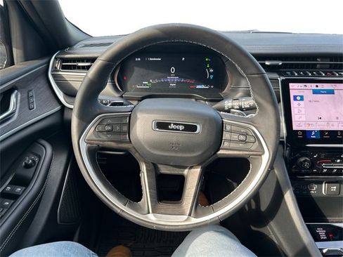 Used 2025 Jeep Grand Cherokee Limited 4xe image 7