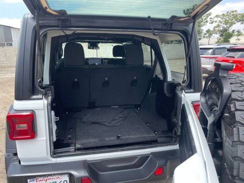 Used 2025 Jeep Wrangler Unlimited Rubicon AWD/4WD image 30