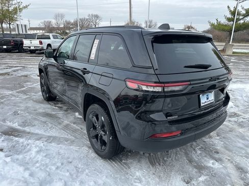 New 2025 Jeep Grand Cherokee Limited w/ Black Appearance Package AWD/4WD image 25