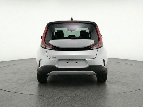 Used 2025 Kia Soul LX w/ LX Technology Package FWD image 6