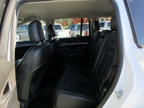 Used 2023 Jeep Grand Cherokee Limited w/ Black Appearance Package image 24