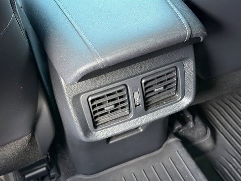 Used 2021 Toyota Venza Limited image 42