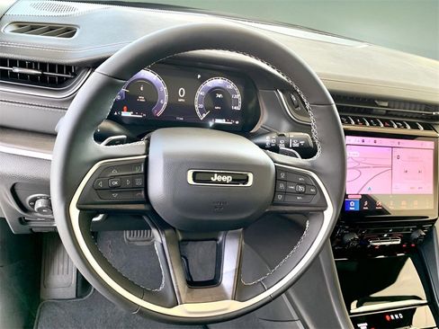 New 2025 Jeep Grand Cherokee Limited w/ Trailer Tow Package image 33